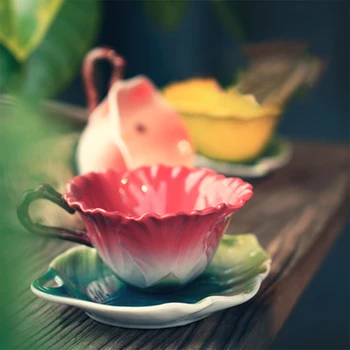 Подарочные Кофейные чашки с цветами для Северной Европы, Чайная вечеринка, Многоразовая Чашка Эспрессо, Керамические Зеленые Чайные чашки Taza Ceramica, набор блюдец